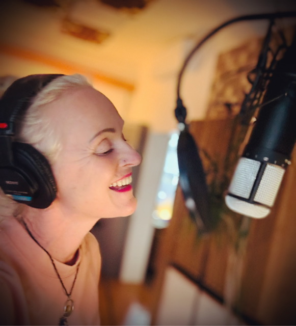 LIV KRISTINE sets release date for new METALVILLE album