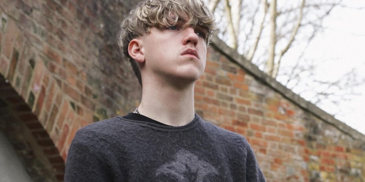 Introducing Izaak Thomas: Rock and Metal Solo Artist from the UK